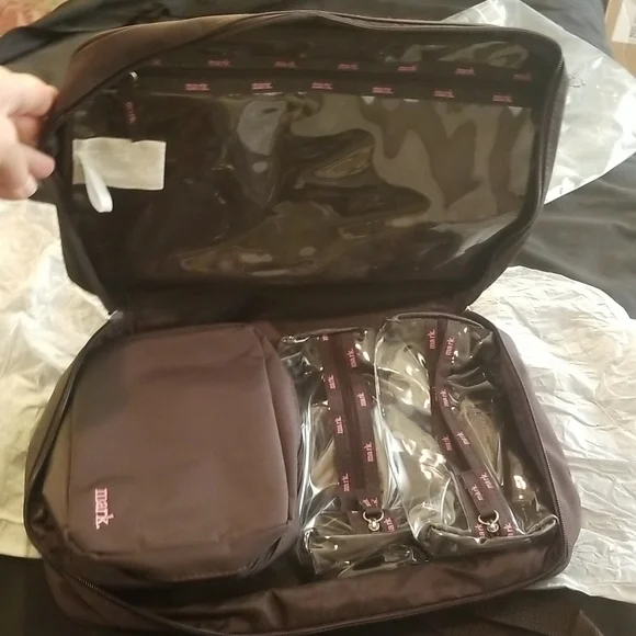 New mark.  Mark up case by Avon - Picture 8 of 16